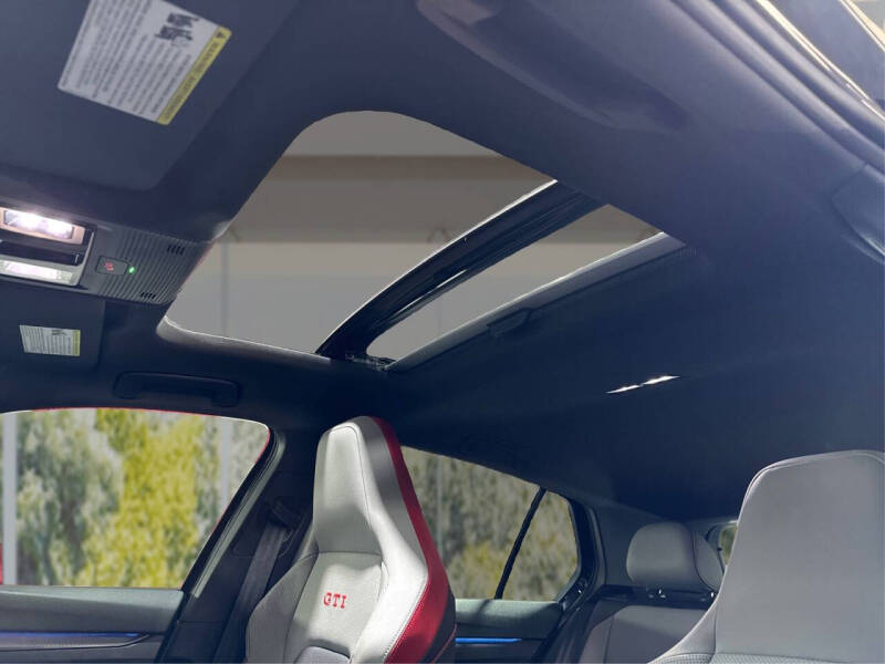 2023 Volkswagen Golf GTI SE