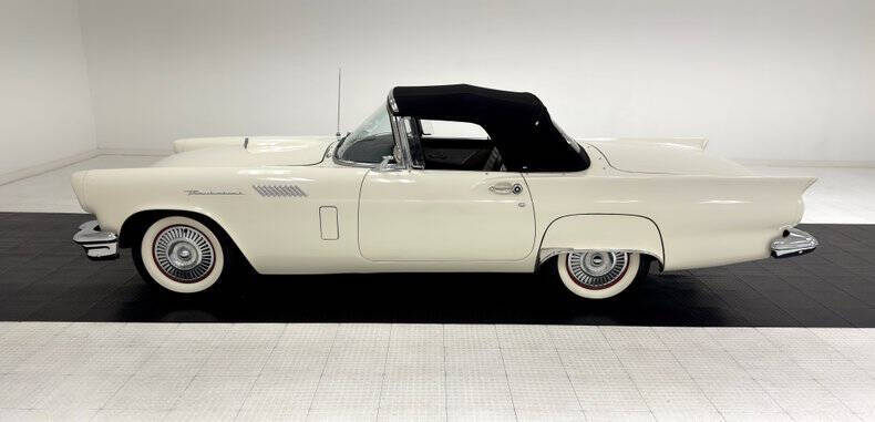 1957 Ford Thunderbird