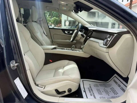 2025 Volvo V60 Cross Country B5 Plus