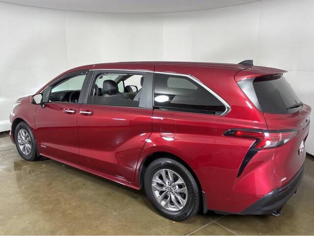 2021 Toyota Sienna XLE 7-Passenger