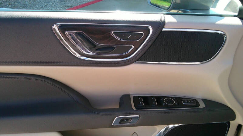 2019 Lincoln Continental Select