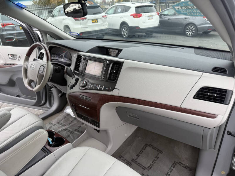 2014 Toyota Sienna Limited 7-Passenger