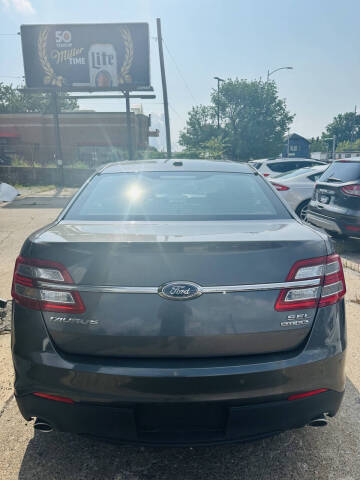 2015 Ford Taurus SEL