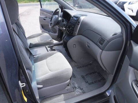 2010 Toyota Sienna LE 7-Passenger