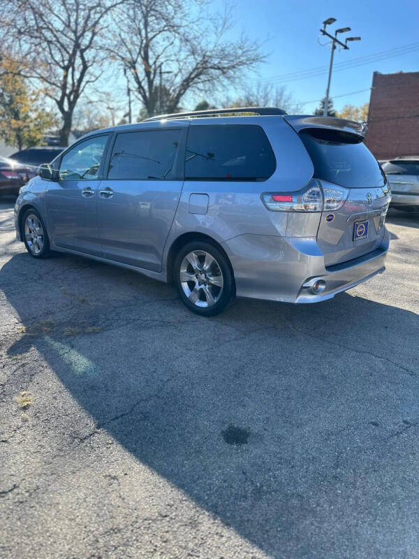 2013 Toyota Sienna SE 8-Passenger