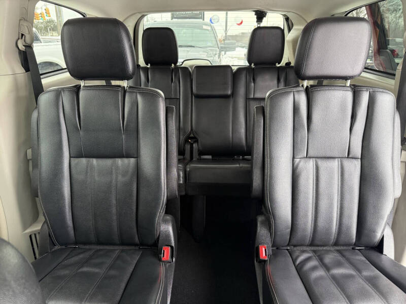 2013 Chrysler Town and Country Touring