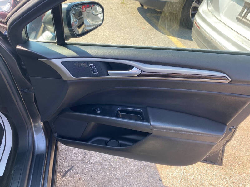 2016 Ford Fusion SE
