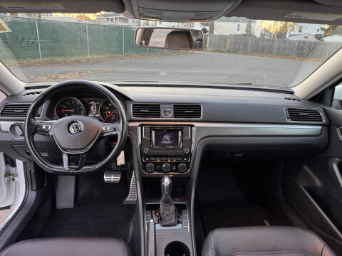 2016 Volkswagen Passat 1.8T R-Line