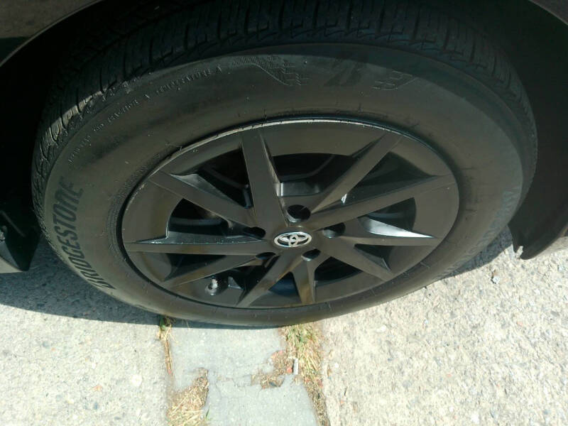 2014 Toyota Prius v Three