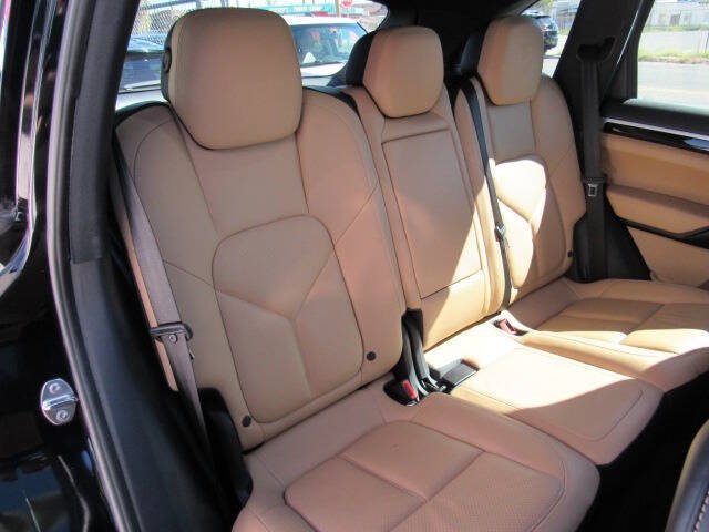 2014 Porsche Cayenne Platinum