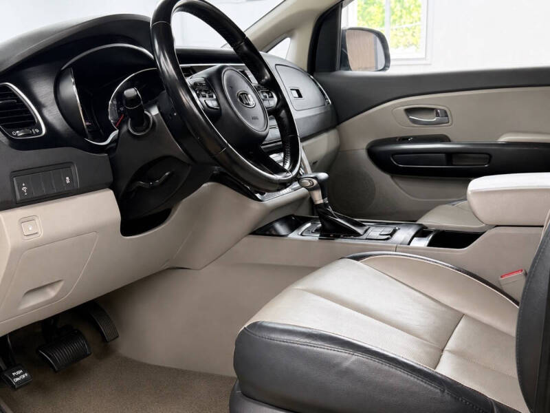 2017 Kia Sedona LX