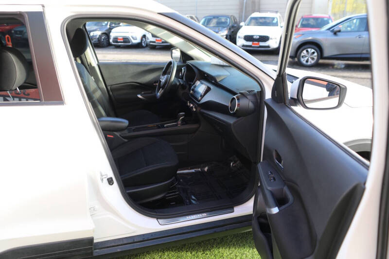 2023 Nissan Kicks SV