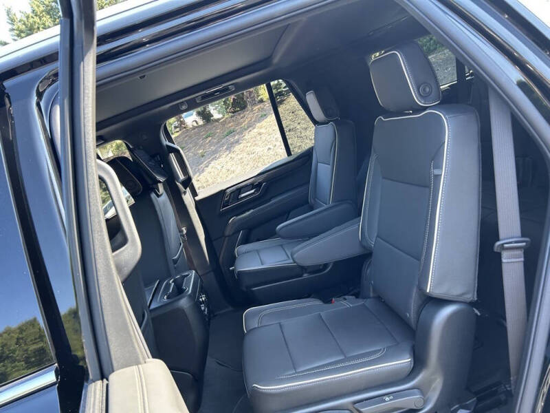 2025 GMC Yukon Elevation