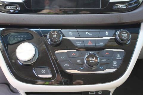 2017 Chrysler Pacifica Touring-L