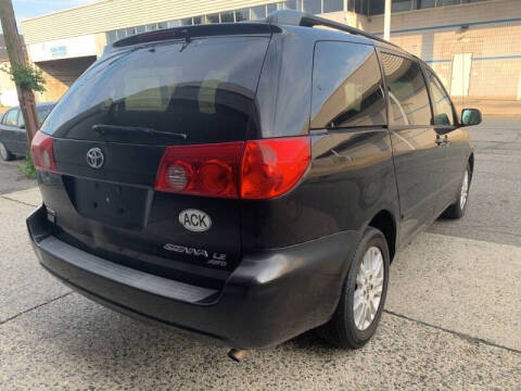 2009 Toyota Sienna LE 7-Passenger