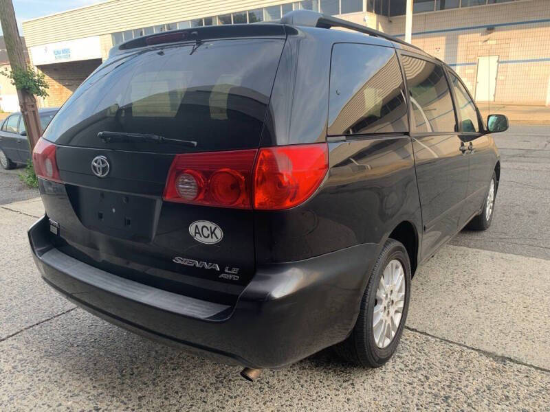2009 Toyota Sienna LE 7-Passenger