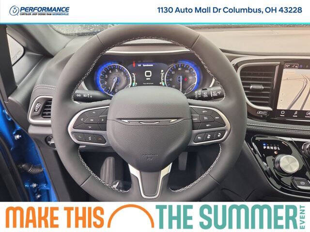 2027 Chrysler Pacifica Select