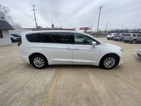 2017 Chrysler Pacifica Touring-L