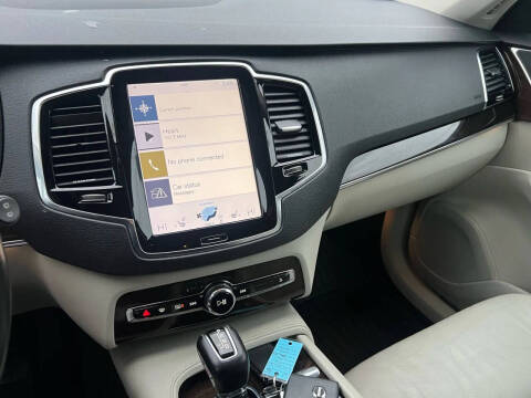 2016 Volvo XC90 T6 Momentum