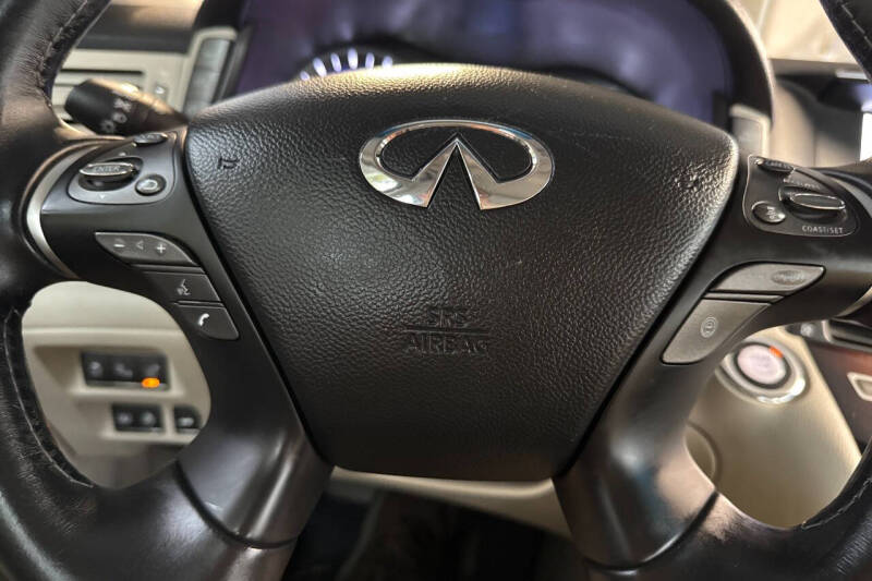 2015 Infiniti Q70 3.7