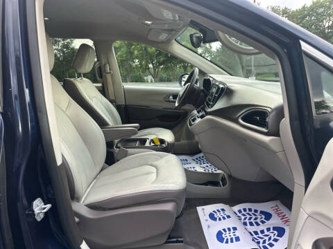 2017 Chrysler Pacifica Touring-L