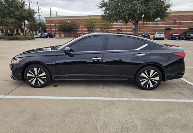 2022 Nissan Altima SL photo 7