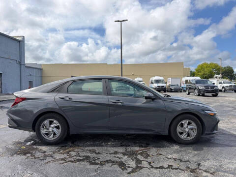 2024 Hyundai Elantra SE