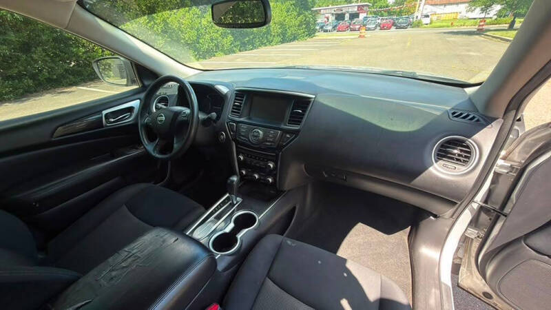 2018 Nissan Pathfinder SV