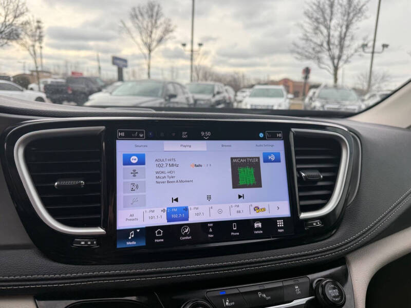 2024 Chrysler Pacifica Plug-In Hybrid Select