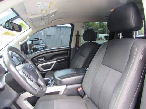 2017 Nissan Titan SV