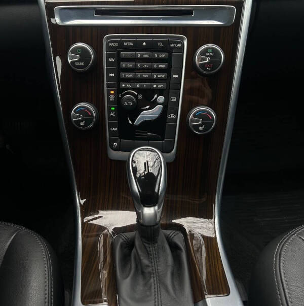 2015 Volvo XC60 T6 Premier Plus