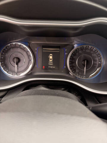 2016 Chrysler 200 LX