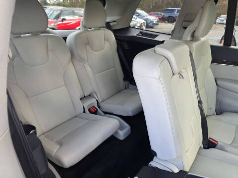 2016 Volvo XC90 T6 Momentum