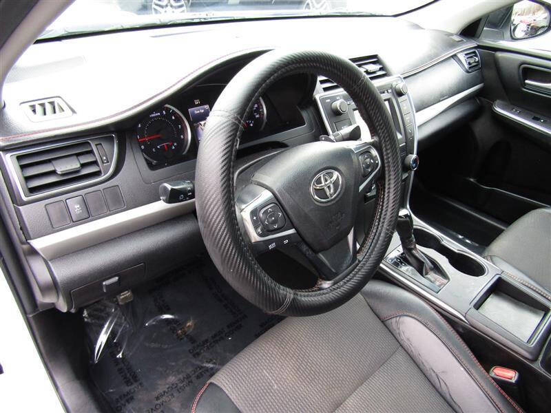 2016 Toyota Camry SE