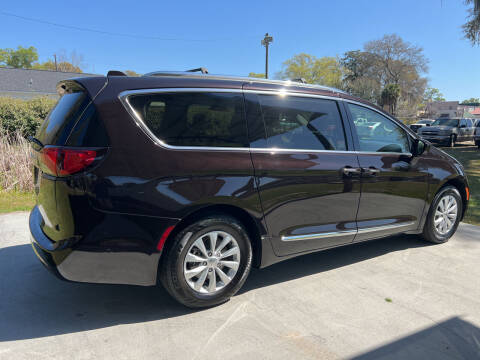 2018 Chrysler Pacifica for sale at D & R Auto Brokers in Ridgeland SC