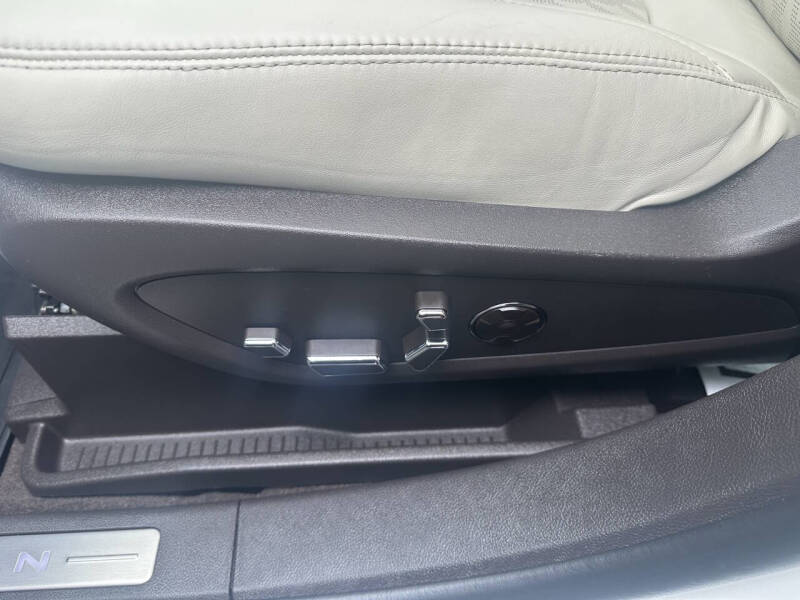 2021 Lincoln Nautilus Black Label