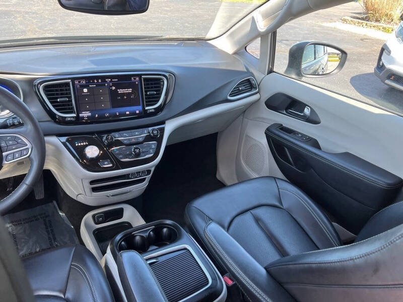 2023 Chrysler Pacifica Touring L