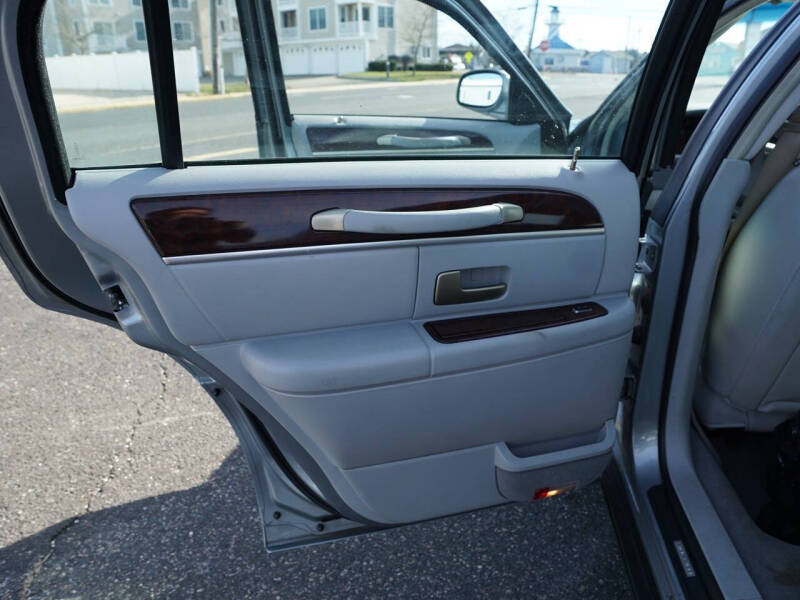 2006 Lincoln Town Car Signature