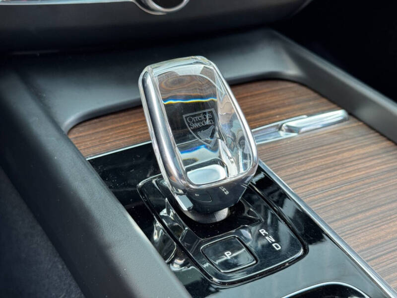 2023 Volvo XC60 B5 Ultimate Bright Theme