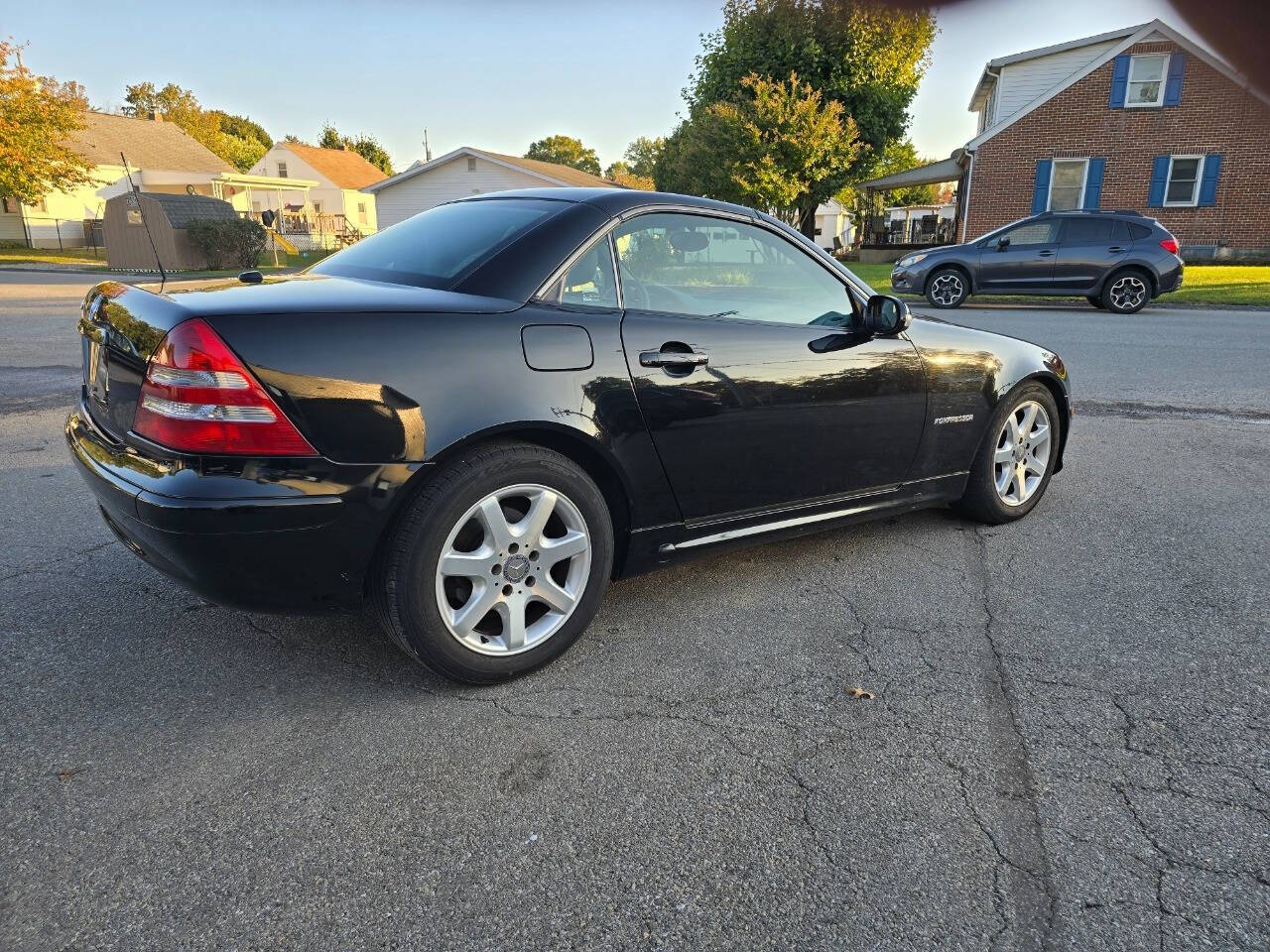 2001 Mercedes-Benz SLK for sale at QUEENSGATE AUTO SALES in York, PA