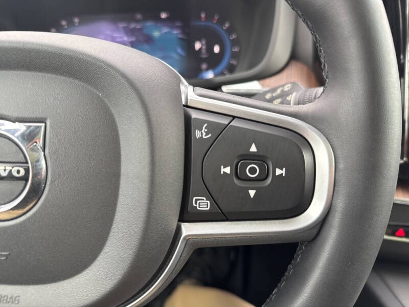 2022 Volvo XC60 B5 Momentum