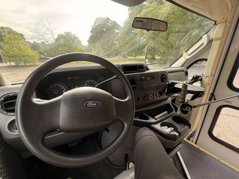 2011 Ford E-Series E-350 SD