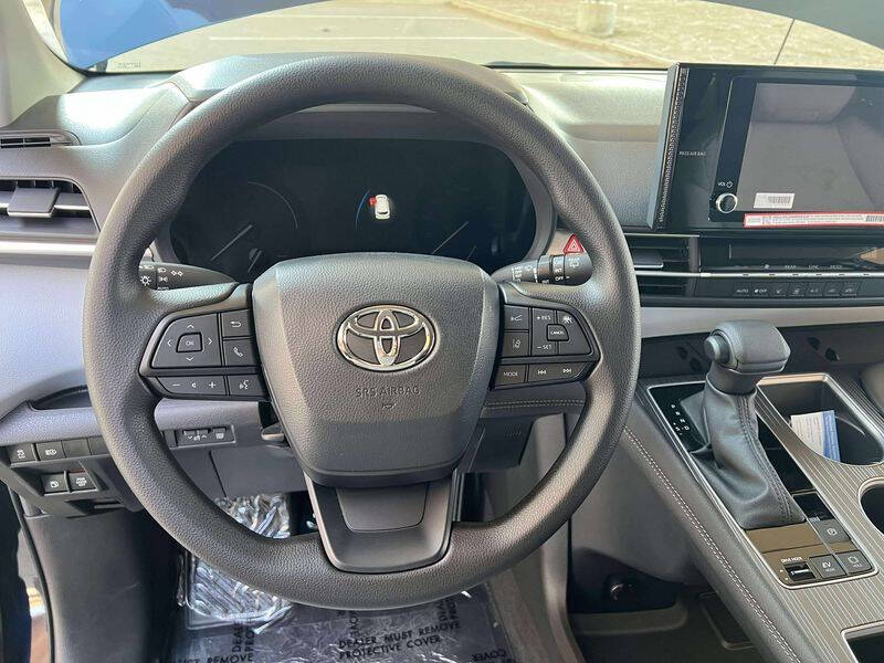 2026 Toyota Sienna LE 8-Passenger