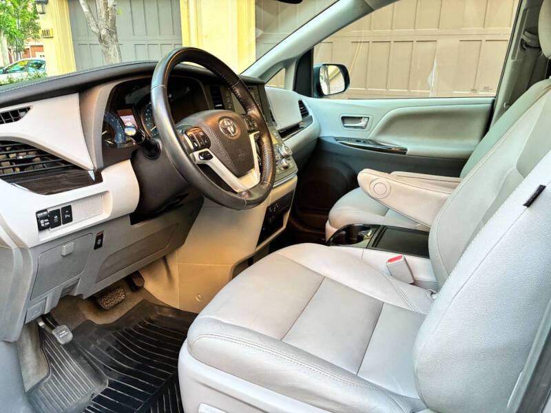 2018 Toyota Sienna XLE 8-Passenger