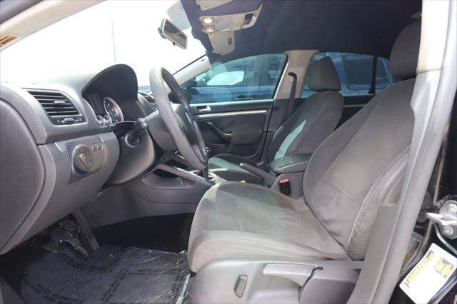 2009 Volkswagen Jetta  - $4,497