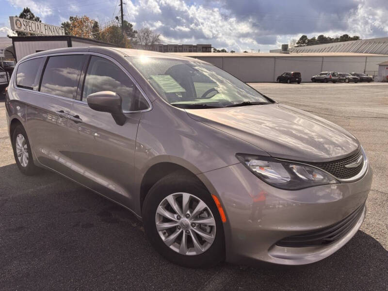 2017 Chrysler Pacifica Touring's photo