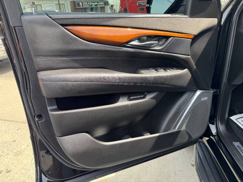 2017 Cadillac Escalade Luxury