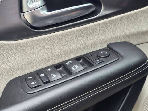 2024 Chrysler Pacifica Plug-In Hybrid Select