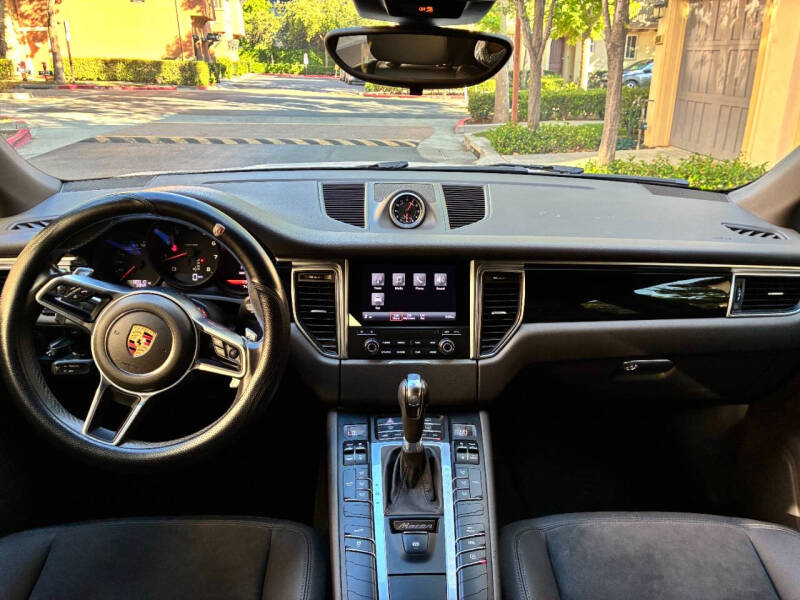 2017 Porsche Macan