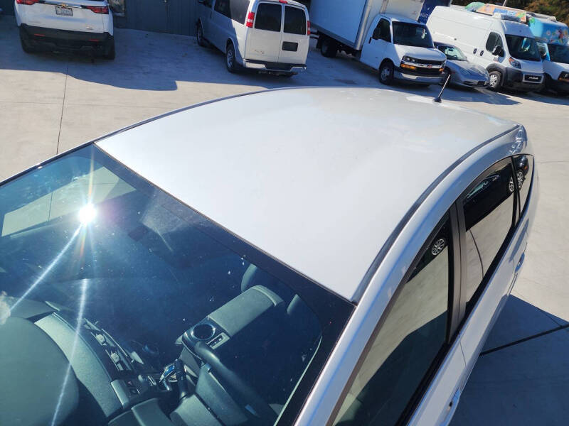 2014 Toyota Prius v Two